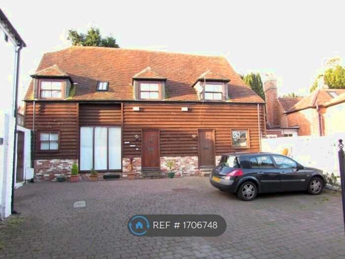 2 Bedroom Semi-Detached House To Rent In High Street, Fareham, PO16