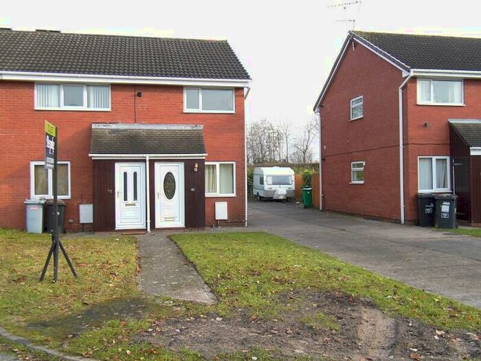 2 Bedroom Flat To Rent In Hythe Avenue, Crewe, Cheshire, CW1
