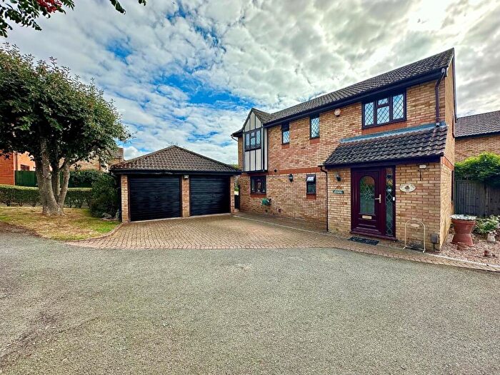 4 Bedroom Detached House For Sale In Bank View, East Hunsbury, Northampton, NN4