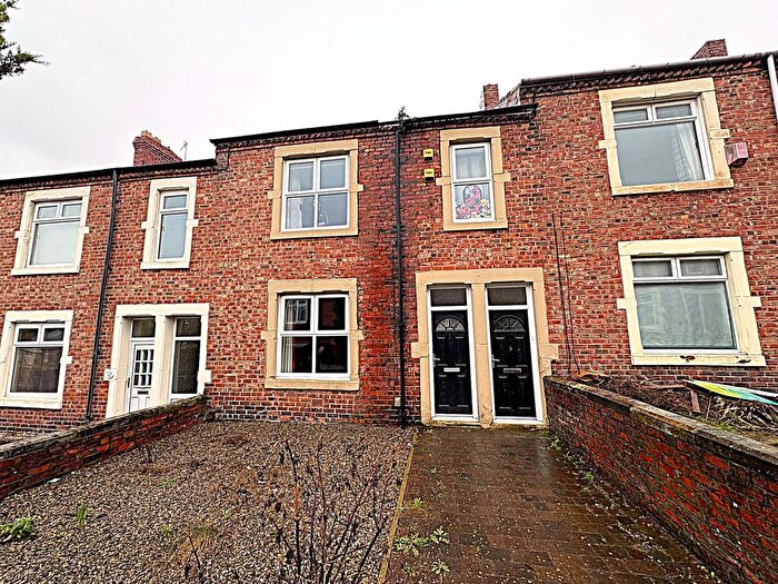 2 Bedroom Flat For Sale In Axwell Terrace, Newcastle Upon Tyne, NE16