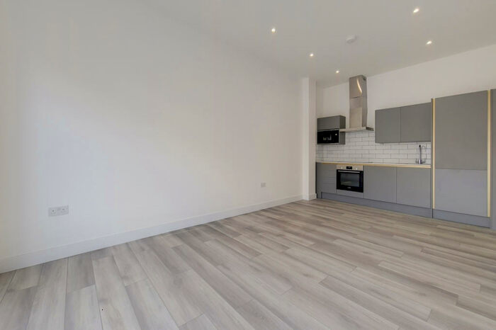 1 Bedroom Flat To Rent In Stocks House, North Street, Leatherhead, Surrey, KT22