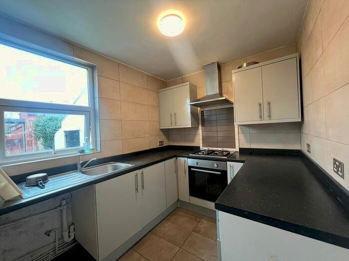 2 Bedroom Flat To Rent In Mackintosh Place, Roath, Cardiff, CF24