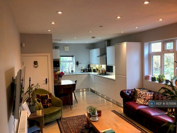 2 Bedroom Maisonette To Rent In Stamford Road, London, N15