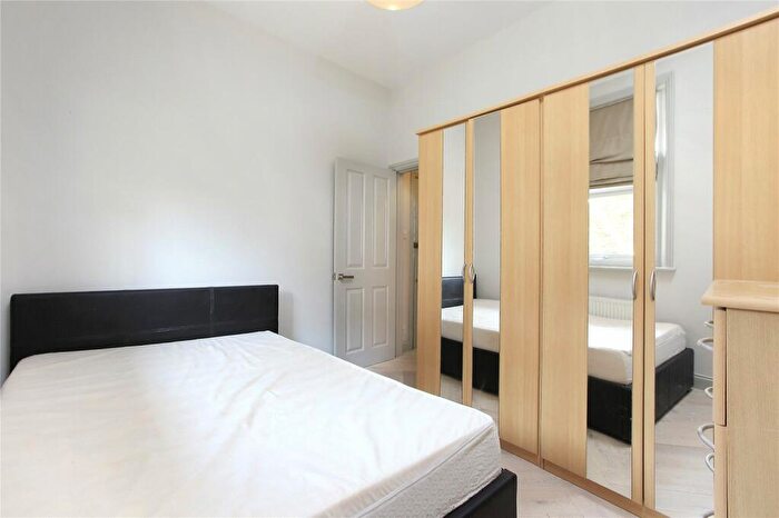 1 Bedroom Flat To Rent In St John's Road, Battersea, SW11
