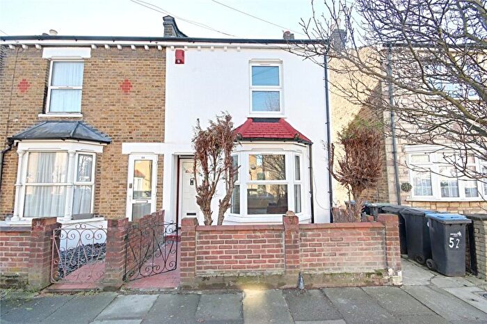 3 Bedroom Semi-Detached House To Rent In Raynton Road, Enfield, Middlesex, EN3