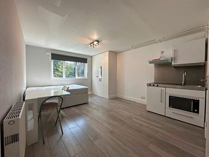 Terraced House To Rent In Burnley Road, London, NW10