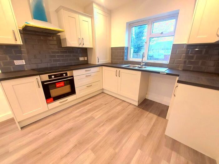 3 Bedroom Terraced House To Rent In Pastures Way, Luton, LU4