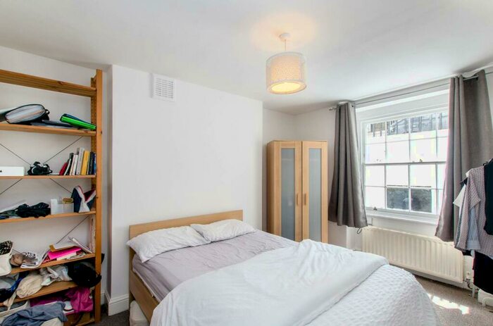 2 Bedroom Maisonette To Rent In River Street, Islington, London, EC1R
