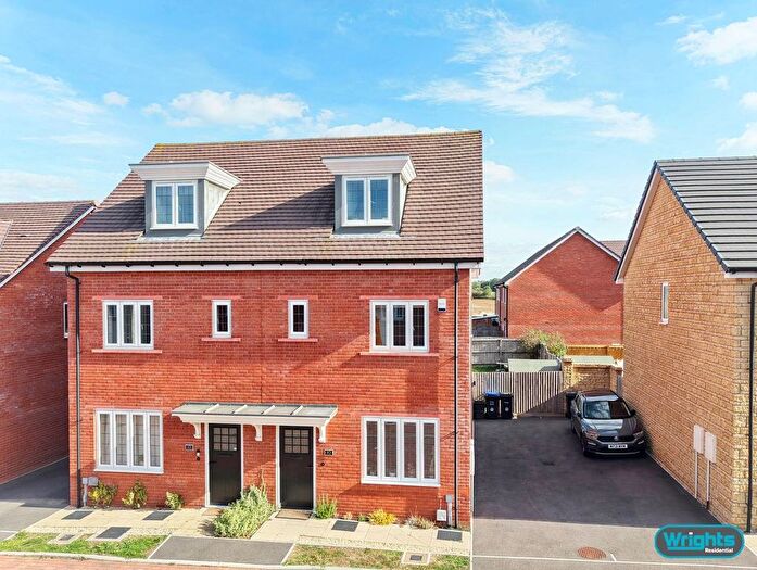 3 Bedroom Semi Detached House For Sale In Bay Gardens, Melksham, SN12