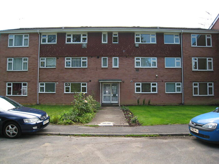 2 Bedroom Flat To Rent In Le May Close, Horley, RH6