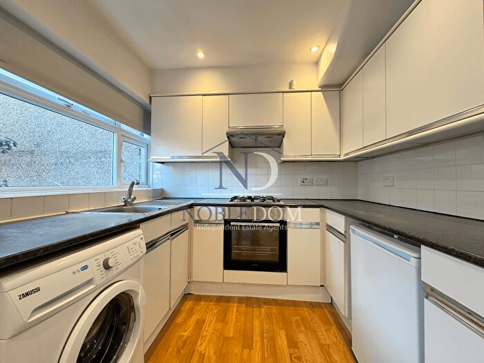 3 Bedroom Terraced House To Rent In Hounslow, TW4