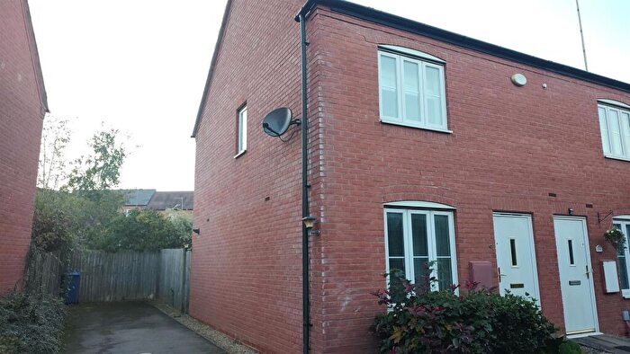 2 Bedroom Semi-Detached House To Rent In Lord Fielding Close, Banbury, OX16