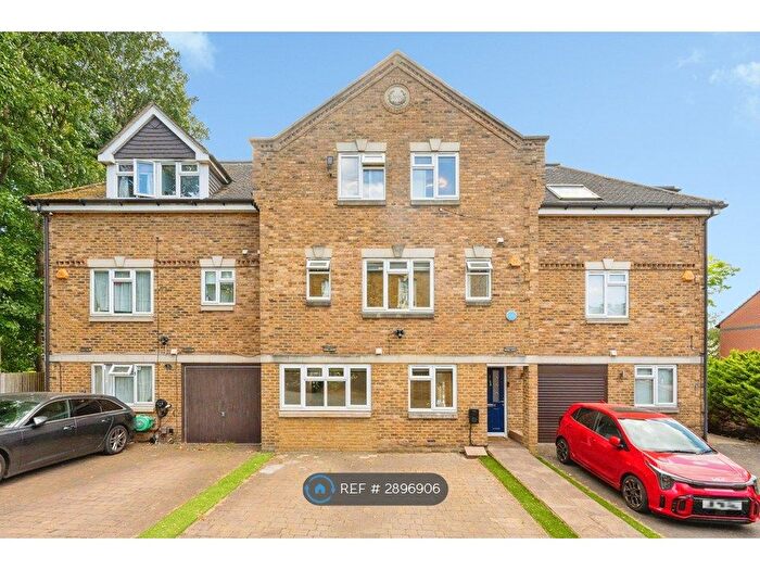 5 Bedroom Terraced House To Rent In Saxton Mews, Watford, WD17