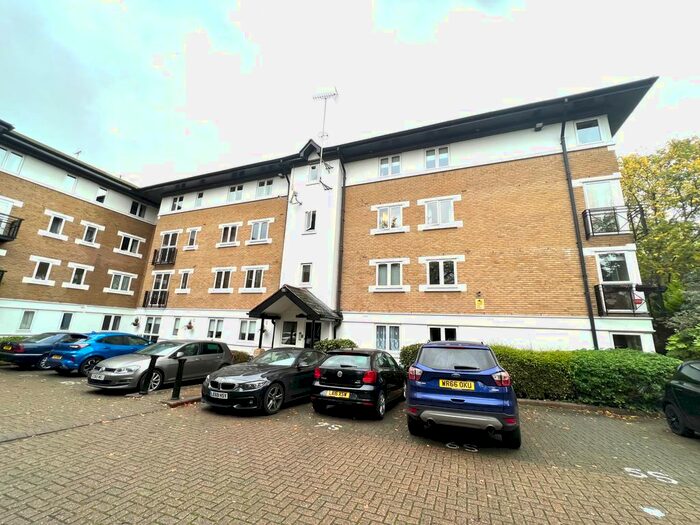 2 Bedroom Flat To Rent In Makepeace Road, London, E11