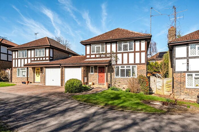 4 Bedroom Link Detached House For Sale In Woodsend Close, Lower Earley, Reading, RG6