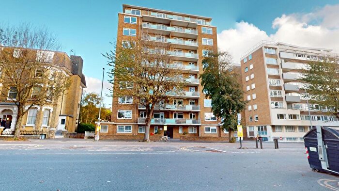 2 Bedroom Flat For Sale In The Drive, Brighton, BN3