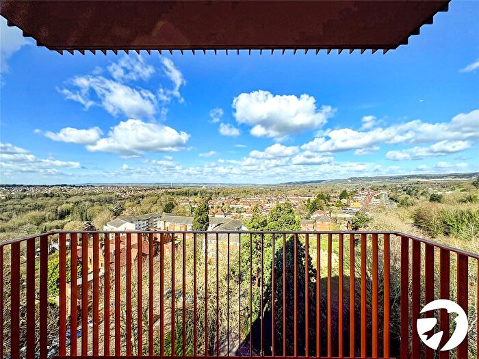 2 Bedroom Flat For Sale In Waterhouse Avenue, Maidstone, Kent, ME14