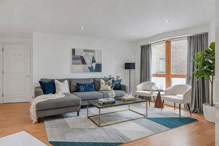 2 Bedroom Flat For Sale In Durnsford Road, London, SW19