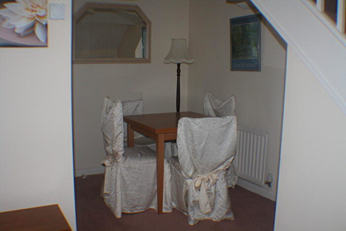 1 Bedroom Semi-Detached House For Sale In Colnbrook, SL3