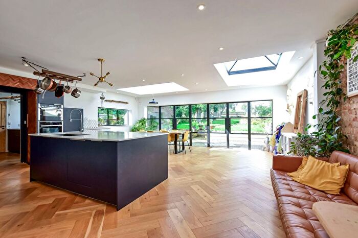 4 Bedroom Semi-Detached House For Sale In Hyde Lane, Pimlico, HP3