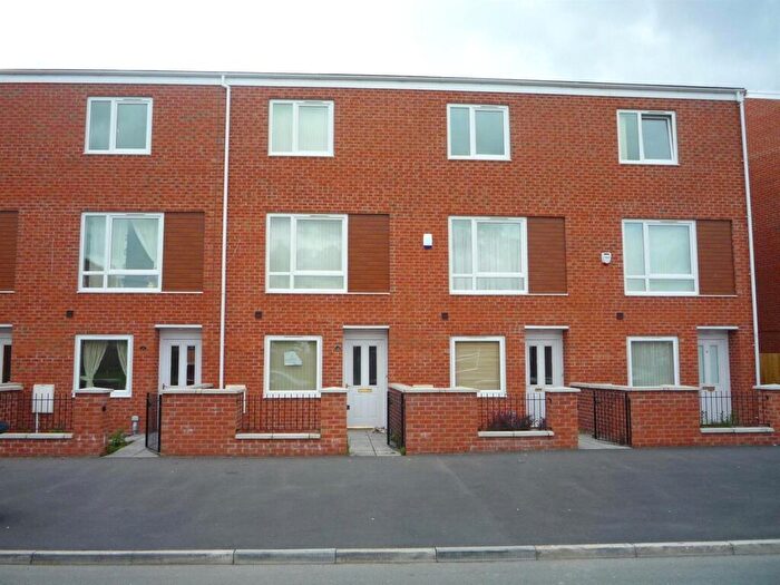 4 Bedroom Terraced House To Rent In Guide Post Road, Grove Village, Manchester, M13