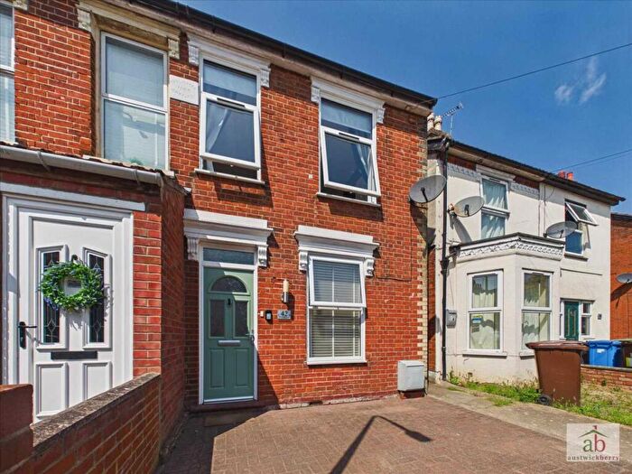 2 Bedroom Semi-Detached House For Sale In Levington Road, Ipswich, IP3