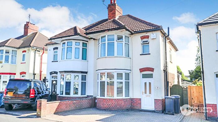 3 Bedroom Semi-Detached House For Sale In Eskdale Road, Hinckley, LE10