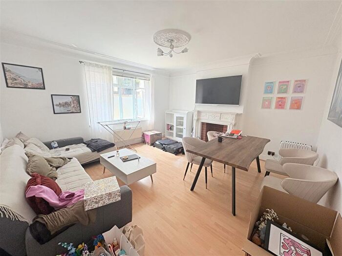 2 Bedroom Flat To Rent In Montagu Mansions, London, W1U