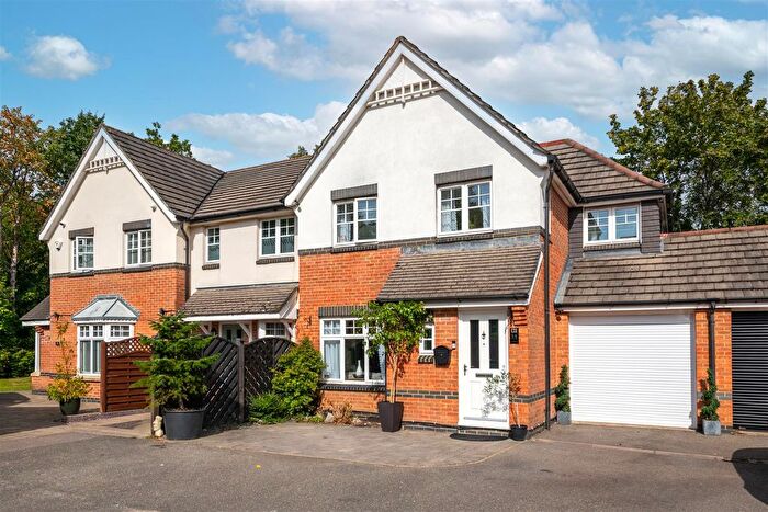 4 Bedroom Detached House For Sale In Larksfield, Horley, RH6