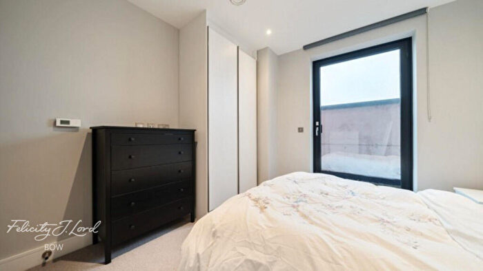 1 Bedroom Apartment For Sale In Mercury Walk, London, E14