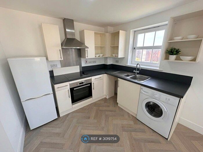 2 Bedroom Flat To Rent In Great Baddow, Chelmsford, CM2