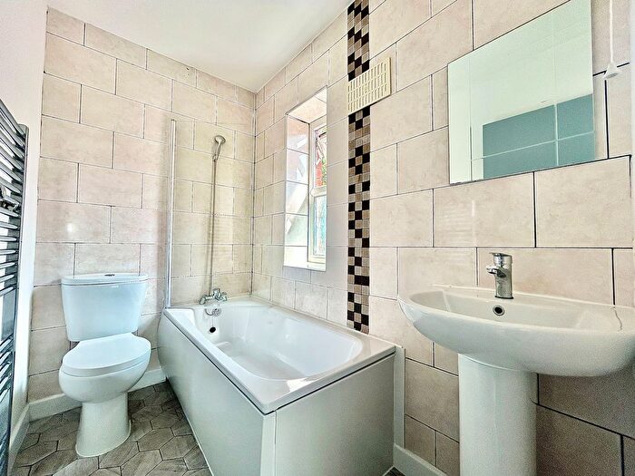 3 Bedroom Property To Rent In Larkshall Road, London, E4