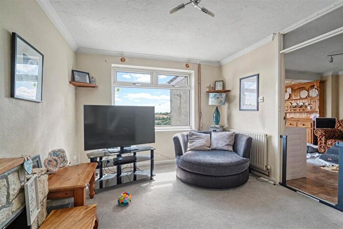 3 Bedroom Semi-Detached House For Sale In Manor Close, Templecombe, BA8