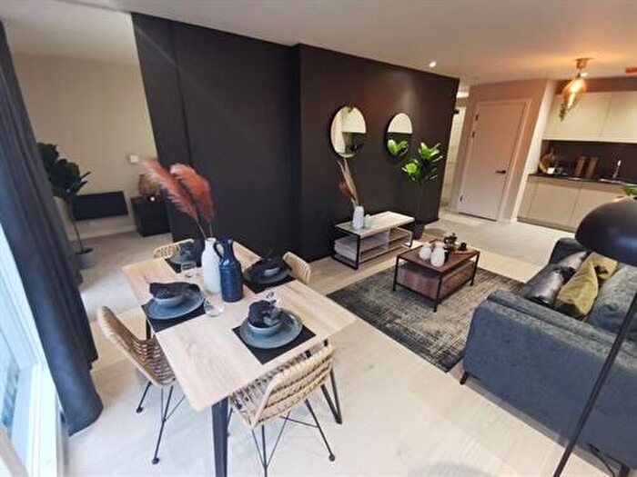 2 Bedroom Apartment To Rent In City Gardens, Castlefield, M15