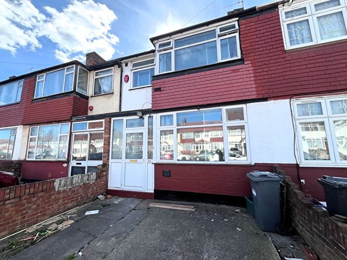 3 Bedroom Semi Detached House To Rent In Wentworth Road, Southall, UB2
