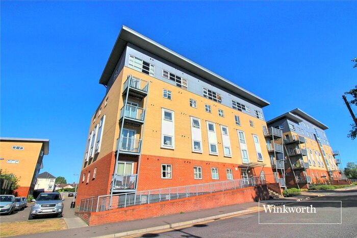 2 Bedroom Flat To Rent In Hepburn Court, Station Road, Borehamwood, Hertfordshire, WD6