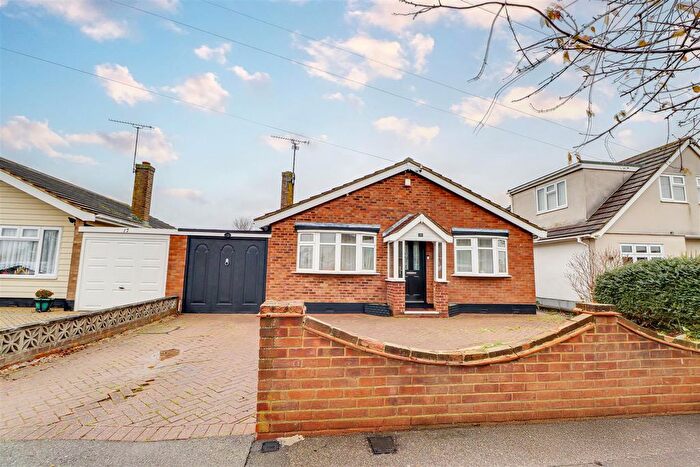 3 Bedroom Semi Detached Bungalow For Sale In Meadway, Canvey Island, SS8