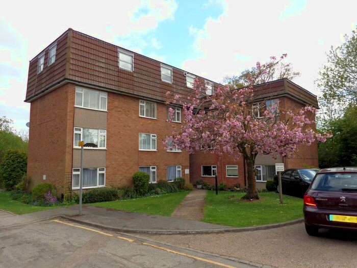 2 Bedroom Flat To Rent In Lambs Close, Cuffley, Potters Bar, EN6