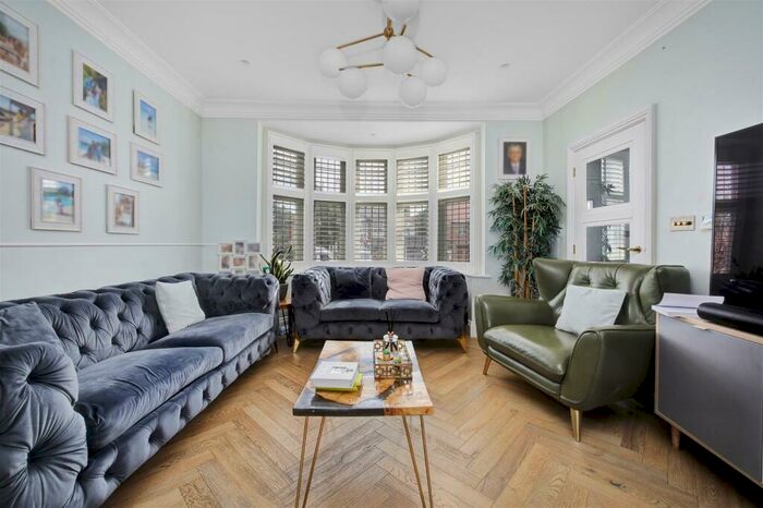 5 Bedroom Semi-Detached House To Rent In Birchen Grove, London, NW9