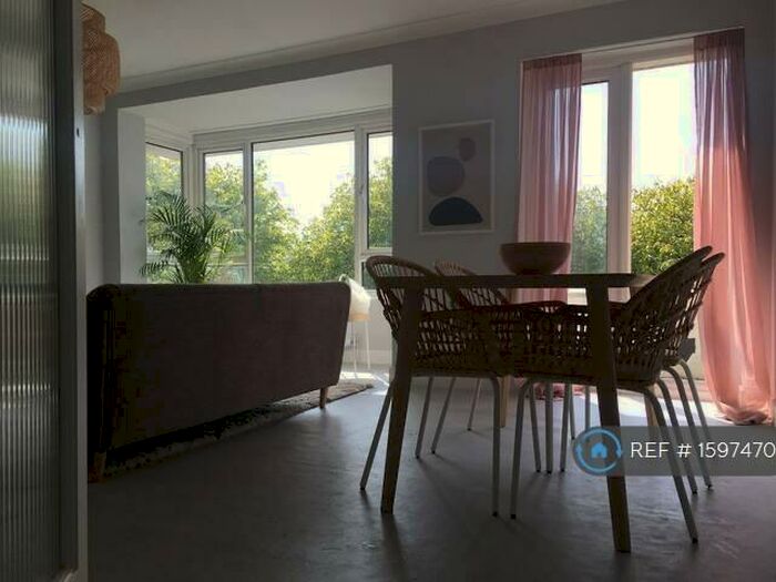 2 Bedroom Flat To Rent In Julian Court, Folkestone, CT19