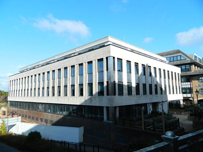 1 Bedroom Flat To Rent In Chart Way, Horsham, RH12