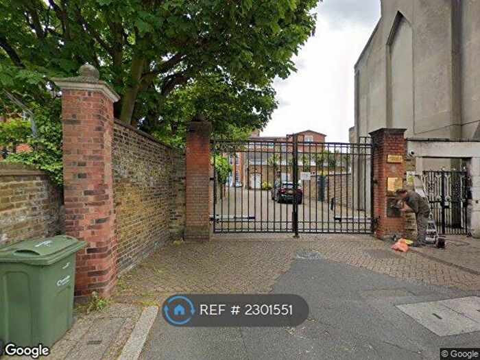 2 Bedroom Flat To Rent In Alpha House, London, SW4