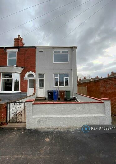 3 Bedroom Semi-Detached House To Rent In Hare Street, Grimsby, DN32