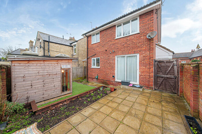 1 Bedroom House To Rent In Redwood Way, Barnet, EN5