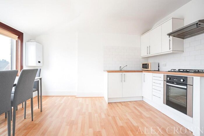 1 Bedroom Flat To Rent In Green Lanes, Palmers Green, N13