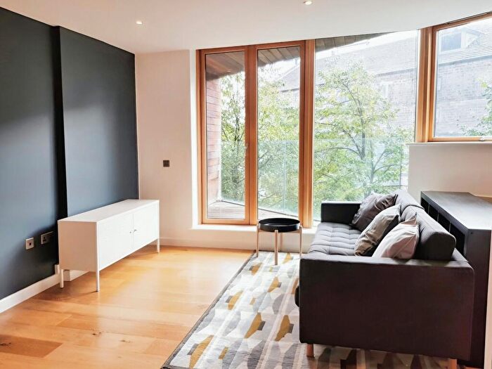 2 Bedroom Flat To Rent In Wharf Approach, Leeds, West Yorkshire, LS1