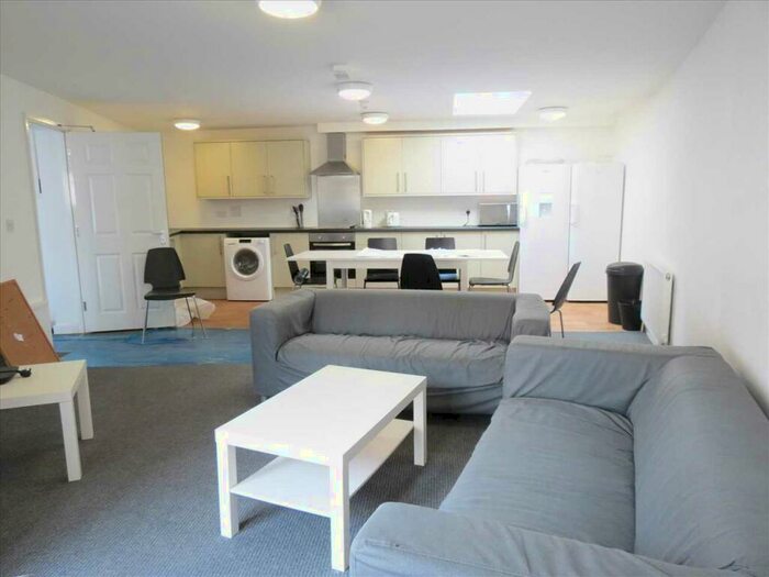 7 Bedroom Apartment To Rent In Seamoor Lane, Westbourne, Westbourne, BH4