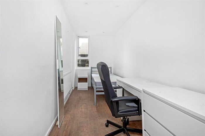 5 Bedroom Apartment To Rent In Thornton House, SE17