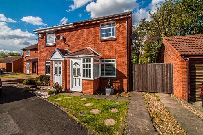 3 Bedroom Semi-Detached House For Sale In Glengarvan Close, Lambton, Washington, NE38