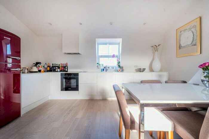 3 Bedroom Flat For Sale In South Lambeth Road, Vauxhall, London, SW8